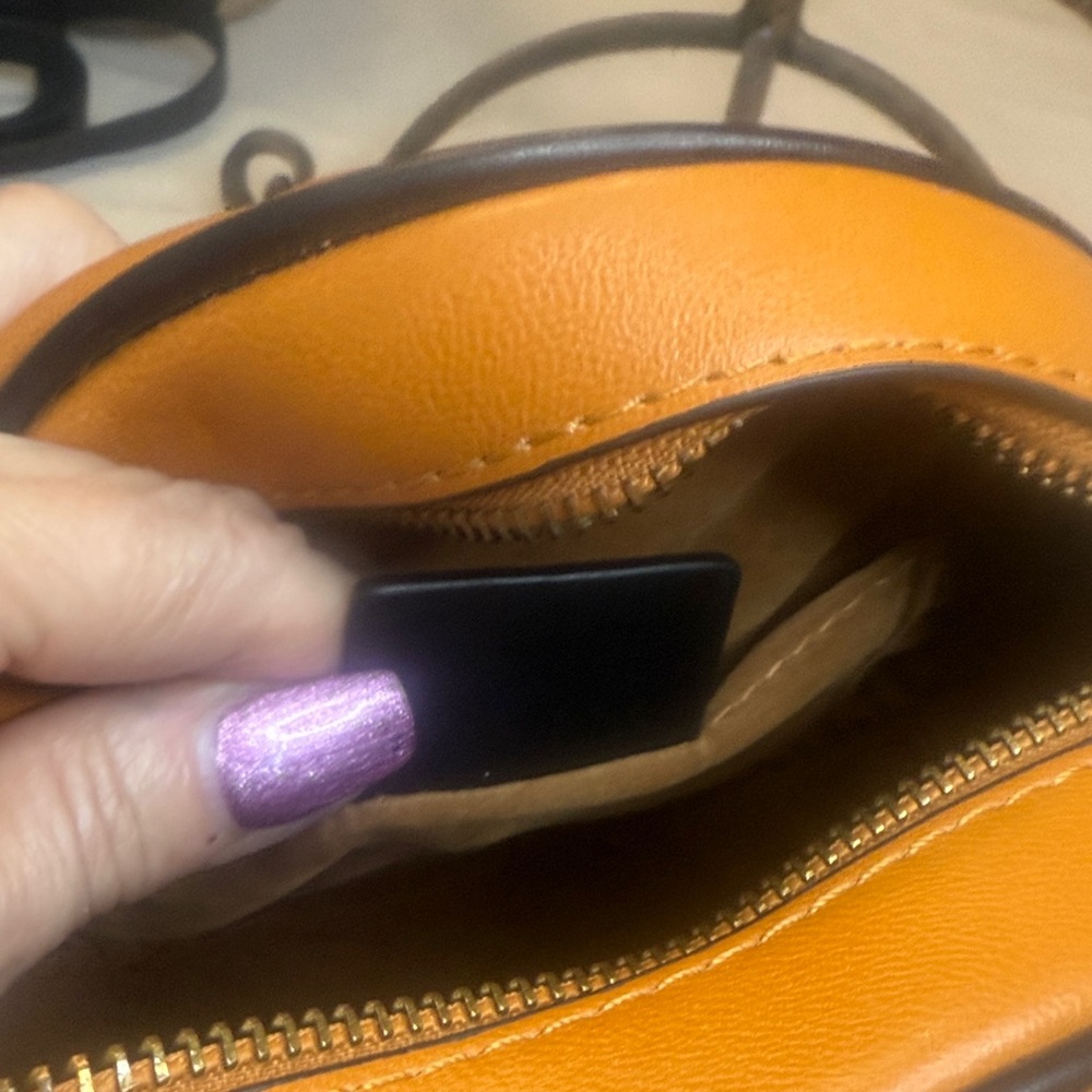 Gucci Orange Quilted Crossbody Bag with Gold Chain - Picture 5 of 16